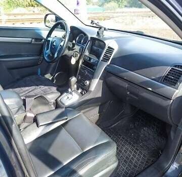 Серый Шевроле Каптива, объемом двигателя 2 л и пробегом 237 тыс. км за 7500 $, фото 4 на Automoto.ua