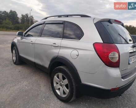 Серый Шевроле Каптива, объемом двигателя 2.41 л и пробегом 330 тыс. км за 6400 $, фото 4 на Automoto.ua