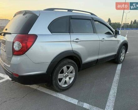 Серый Шевроле Каптива, объемом двигателя 2.41 л и пробегом 330 тыс. км за 6400 $, фото 6 на Automoto.ua
