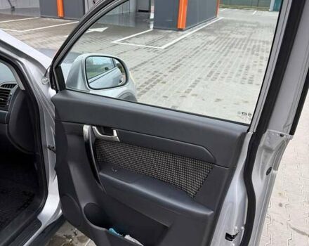 Серый Шевроле Каптива, объемом двигателя 2.4 л и пробегом 281 тыс. км за 7200 $, фото 17 на Automoto.ua