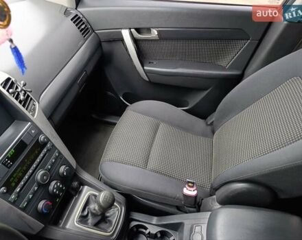 Серый Шевроле Каптива, объемом двигателя 2.4 л и пробегом 240 тыс. км за 6800 $, фото 24 на Automoto.ua