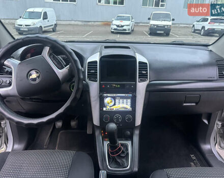 Сірий Шевроле Каптіва, об'ємом двигуна 2.4 л та пробігом 217 тис. км за 7000 $, фото 13 на Automoto.ua