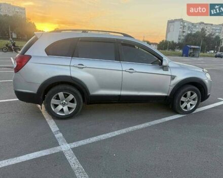 Серый Шевроле Каптива, объемом двигателя 2.41 л и пробегом 330 тыс. км за 6400 $, фото 16 на Automoto.ua