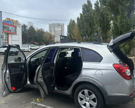 Сірий Шевроле Каптіва, об'ємом двигуна 2.4 л та пробігом 217 тис. км за 7000 $, фото 12 на Automoto.ua