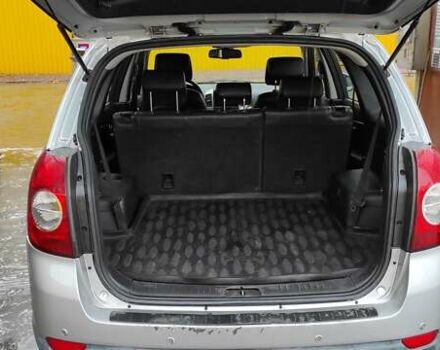 Серый Шевроле Каптива, объемом двигателя 2 л и пробегом 259 тыс. км за 7000 $, фото 4 на Automoto.ua