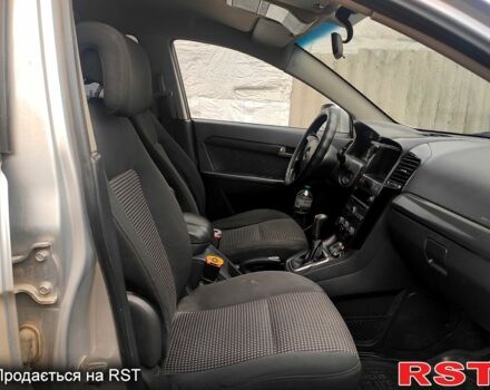 Серый Шевроле Каптива, объемом двигателя 2.4 л и пробегом 318 тыс. км за 8000 $, фото 2 на Automoto.ua