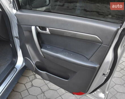 Сірий Шевроле Каптіва, об'ємом двигуна 3.2 л та пробігом 245 тис. км за 5999 $, фото 25 на Automoto.ua