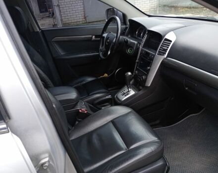 Серый Шевроле Каптива, объемом двигателя 2 л и пробегом 315 тыс. км за 7600 $, фото 5 на Automoto.ua