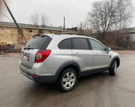 Сірий Шевроле Каптіва, об'ємом двигуна 2 л та пробігом 240 тис. км за 3999 $, фото 4 на Automoto.ua