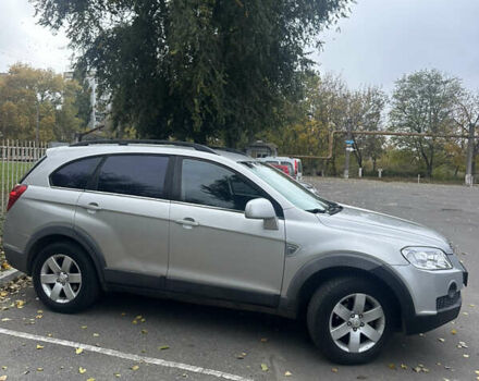 Сірий Шевроле Каптіва, об'ємом двигуна 2.4 л та пробігом 217 тис. км за 7000 $, фото 4 на Automoto.ua