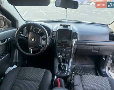 Серый Шевроле Каптива, объемом двигателя 2.41 л и пробегом 330 тыс. км за 6400 $, фото 8 на Automoto.ua