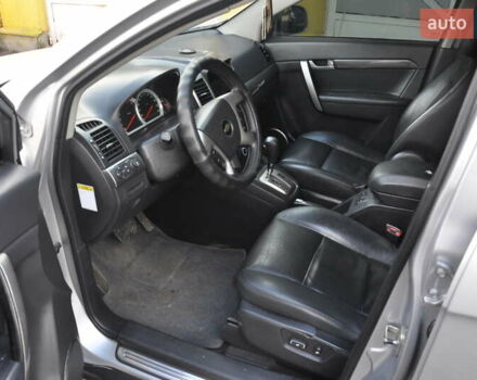 Сірий Шевроле Каптіва, об'ємом двигуна 3.2 л та пробігом 245 тис. км за 5999 $, фото 14 на Automoto.ua