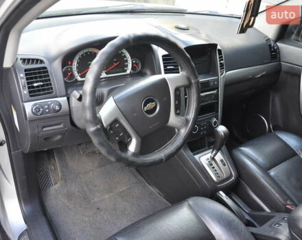 Сірий Шевроле Каптіва, об'ємом двигуна 3.2 л та пробігом 245 тис. км за 5999 $, фото 17 на Automoto.ua