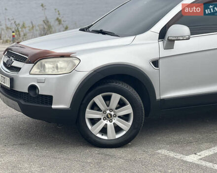 Серый Шевроле Каптива, объемом двигателя 2.4 л и пробегом 188 тыс. км за 8760 $, фото 1 на Automoto.ua