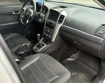 Серый Шевроле Каптива, объемом двигателя 2.41 л и пробегом 235 тыс. км за 7400 $, фото 5 на Automoto.ua