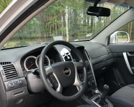 Сірий Шевроле Каптіва, об'ємом двигуна 2 л та пробігом 220 тис. км за 7700 $, фото 5 на Automoto.ua