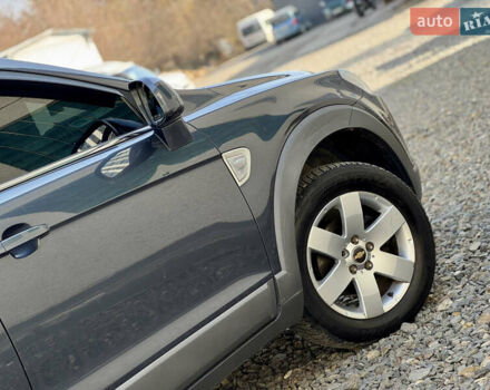 Серый Шевроле Каптива, объемом двигателя 2.41 л и пробегом 275 тыс. км за 5999 $, фото 3 на Automoto.ua