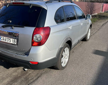 Сірий Шевроле Каптіва, об'ємом двигуна 2 л та пробігом 255 тис. км за 7800 $, фото 5 на Automoto.ua