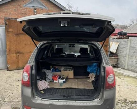 Сірий Шевроле Каптіва, об'ємом двигуна 2.4 л та пробігом 376 тис. км за 8000 $, фото 4 на Automoto.ua