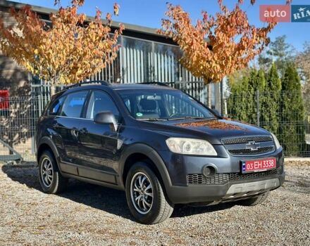 Серый Шевроле Каптива, объемом двигателя 2.4 л и пробегом 195 тыс. км за 7999 $, фото 2 на Automoto.ua