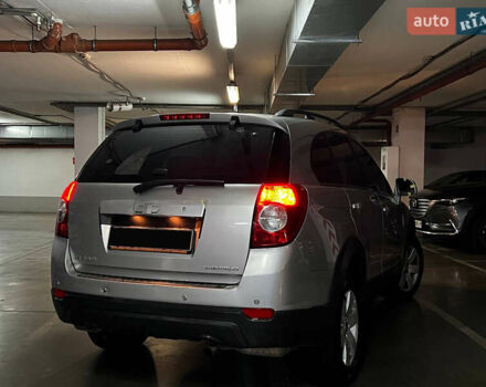 Серый Шевроле Каптива, объемом двигателя 2.4 л и пробегом 240 тыс. км за 4999 $, фото 12 на Automoto.ua