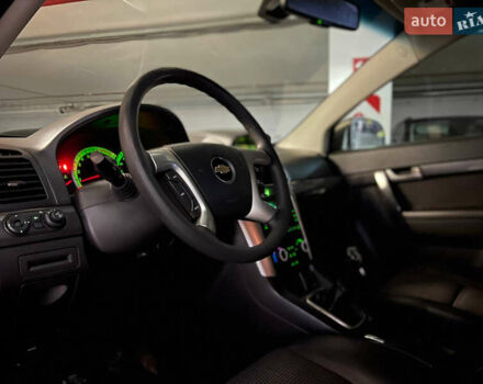 Серый Шевроле Каптива, объемом двигателя 2.4 л и пробегом 240 тыс. км за 4999 $, фото 29 на Automoto.ua