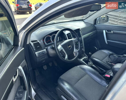 Серый Шевроле Каптива, объемом двигателя 2.4 л и пробегом 280 тыс. км за 7200 $, фото 10 на Automoto.ua