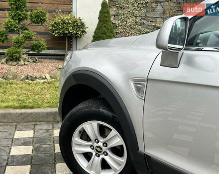 Серый Шевроле Каптива, объемом двигателя 2.4 л и пробегом 202 тыс. км за 7700 $, фото 48 на Automoto.ua