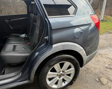 Серый Шевроле Каптива, объемом двигателя 2 л и пробегом 211 тыс. км за 2600 $, фото 4 на Automoto.ua