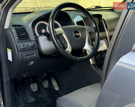 Серый Шевроле Каптива, объемом двигателя 2.41 л и пробегом 275 тыс. км за 5999 $, фото 20 на Automoto.ua