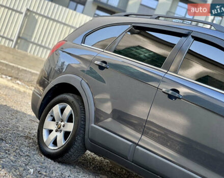 Серый Шевроле Каптива, объемом двигателя 2.41 л и пробегом 275 тыс. км за 5999 $, фото 4 на Automoto.ua