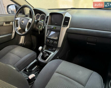 Серый Шевроле Каптива, объемом двигателя 2.41 л и пробегом 275 тыс. км за 5999 $, фото 16 на Automoto.ua