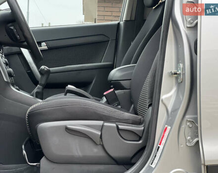 Серый Шевроле Каптива, объемом двигателя 2.4 л и пробегом 202 тыс. км за 7700 $, фото 73 на Automoto.ua