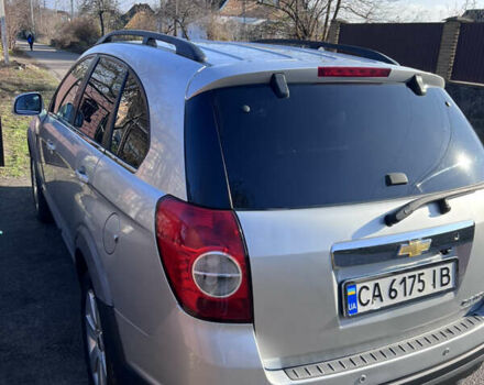 Сірий Шевроле Каптіва, об'ємом двигуна 2 л та пробігом 255 тис. км за 7800 $, фото 3 на Automoto.ua