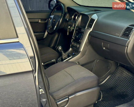 Серый Шевроле Каптива, объемом двигателя 2.41 л и пробегом 275 тыс. км за 5999 $, фото 19 на Automoto.ua