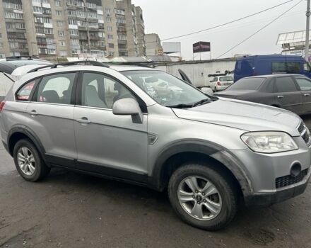 Сірий Шевроле Каптіва, об'ємом двигуна 2 л та пробігом 250 тис. км за 7800 $, фото 1 на Automoto.ua