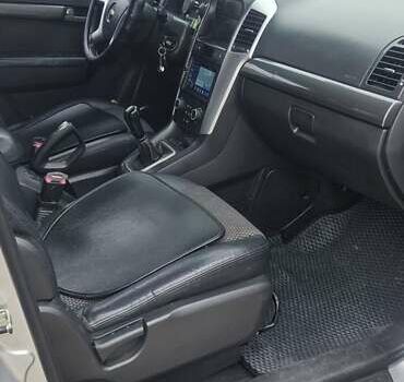 Серый Шевроле Каптива, объемом двигателя 2.4 л и пробегом 310 тыс. км за 8000 $, фото 7 на Automoto.ua