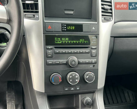 Серый Шевроле Каптива, объемом двигателя 2.4 л и пробегом 202 тыс. км за 7700 $, фото 77 на Automoto.ua