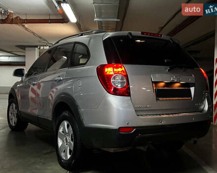 Серый Шевроле Каптива, объемом двигателя 2.4 л и пробегом 240 тыс. км за 4999 $, фото 3 на Automoto.ua