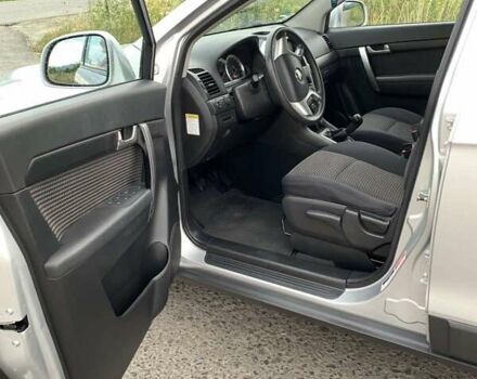 Сірий Шевроле Каптіва, об'ємом двигуна 2.41 л та пробігом 110 тис. км за 7900 $, фото 7 на Automoto.ua