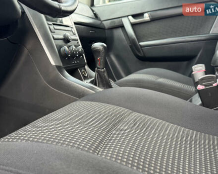 Серый Шевроле Каптива, объемом двигателя 2.41 л и пробегом 209 тыс. км за 6999 $, фото 74 на Automoto.ua