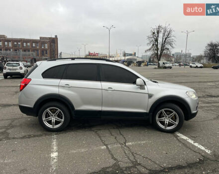 Серый Шевроле Каптива, объемом двигателя 2.41 л и пробегом 223 тыс. км за 9400 $, фото 7 на Automoto.ua
