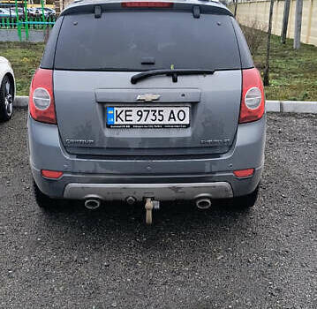 Серый Шевроле Каптива, объемом двигателя 2.38 л и пробегом 253 тыс. км за 10000 $, фото 4 на Automoto.ua