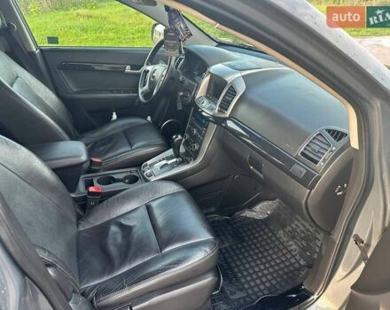 Серый Шевроле Каптива, объемом двигателя 2.2 л и пробегом 300 тыс. км за 12500 $, фото 15 на Automoto.ua