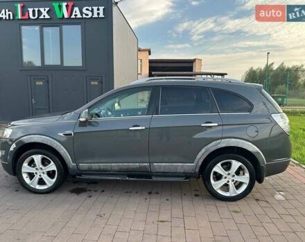 Серый Шевроле Каптива, объемом двигателя 2.2 л и пробегом 300 тыс. км за 12500 $, фото 6 на Automoto.ua