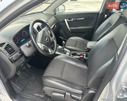 Серый Шевроле Каптива, объемом двигателя 2.2 л и пробегом 199 тыс. км за 10400 $, фото 18 на Automoto.ua