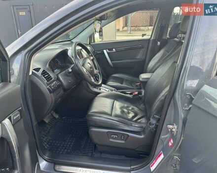 Серый Шевроле Каптива, объемом двигателя 2.2 л и пробегом 300 тыс. км за 12500 $, фото 39 на Automoto.ua