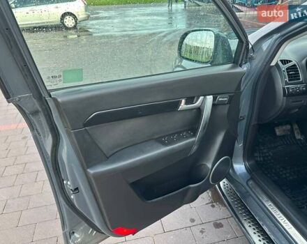 Серый Шевроле Каптива, объемом двигателя 2.2 л и пробегом 300 тыс. км за 12500 $, фото 32 на Automoto.ua