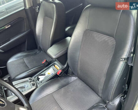 Серый Шевроле Каптива, объемом двигателя 2.38 л и пробегом 250 тыс. км за 10800 $, фото 11 на Automoto.ua