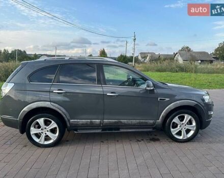Серый Шевроле Каптива, объемом двигателя 2.2 л и пробегом 300 тыс. км за 12500 $, фото 5 на Automoto.ua